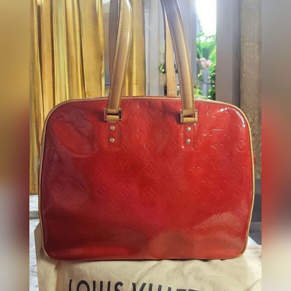 Louis Vuitton VTG Red Vernis Travel Bag in Preloved Condition with Dust Bag - Picture 2 of 16